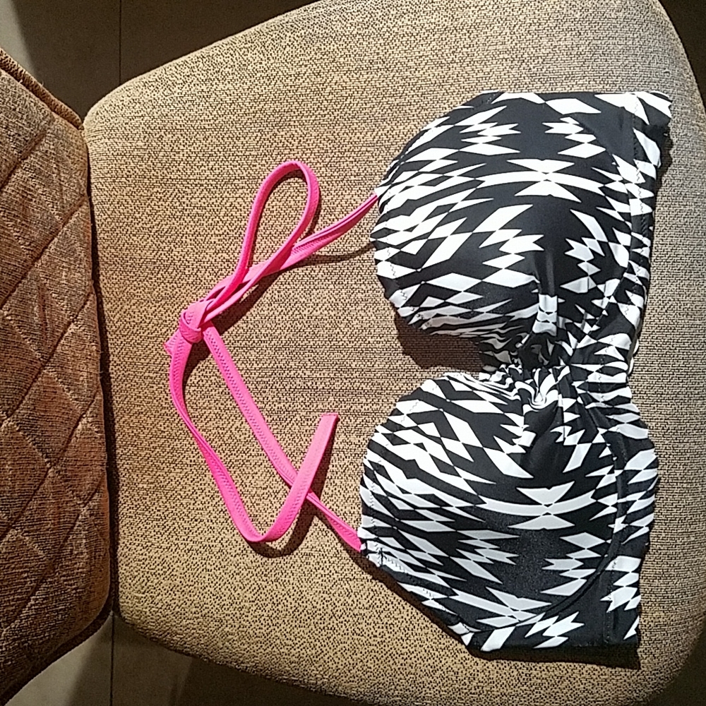 Victoria Secret The Getaway Halter Swim Bikini Top